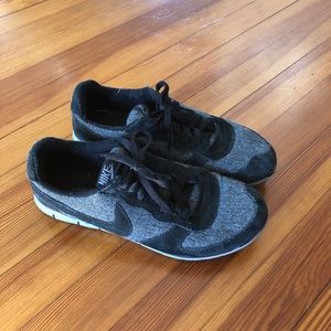 Nike sneakers 9.5.